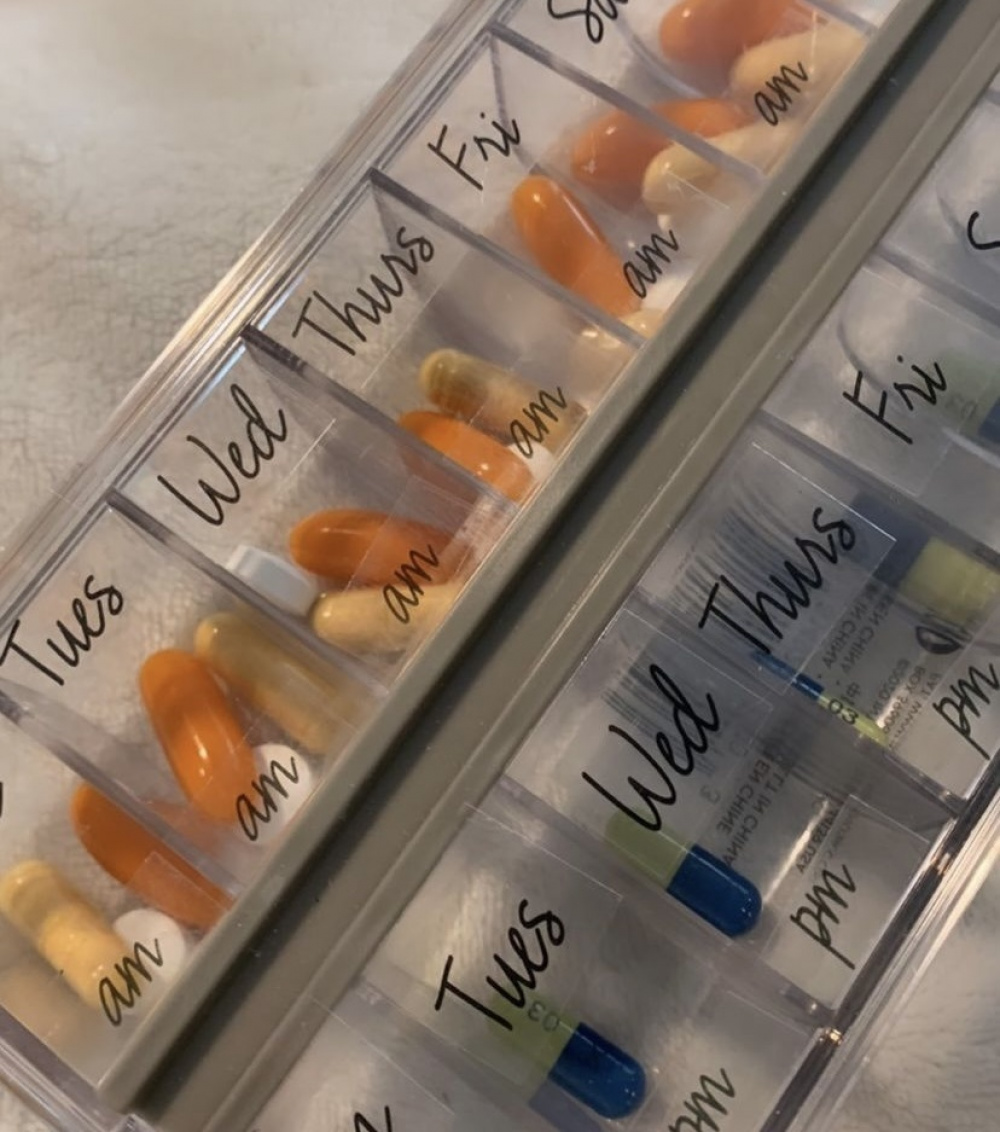 Small box, 4 compartments, THE HOME EDIT PILL ORGANIZER, Transparent in the group Storage / Bathroom storage at SmartaSaker.se (40028)