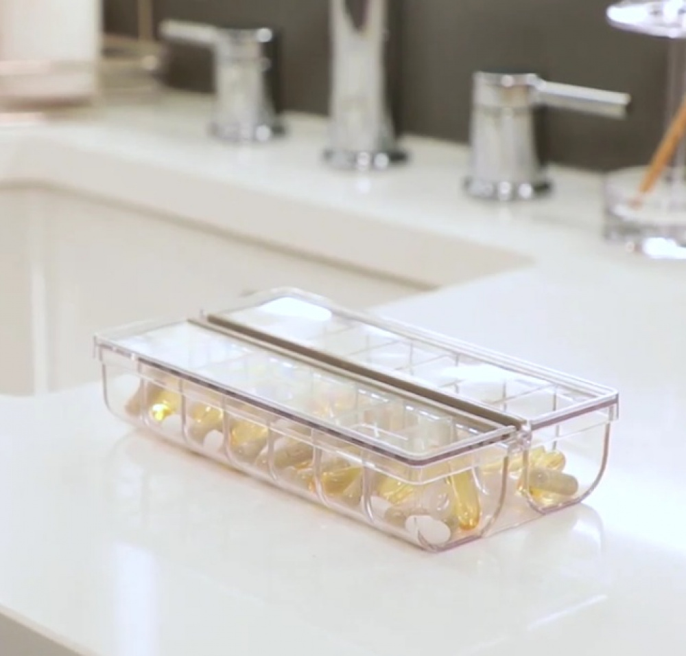 Small box, 4 compartments, THE HOME EDIT PILL ORGANIZER, Transparent in the group Storage / Bathroom storage at SmartaSaker.se (40028)