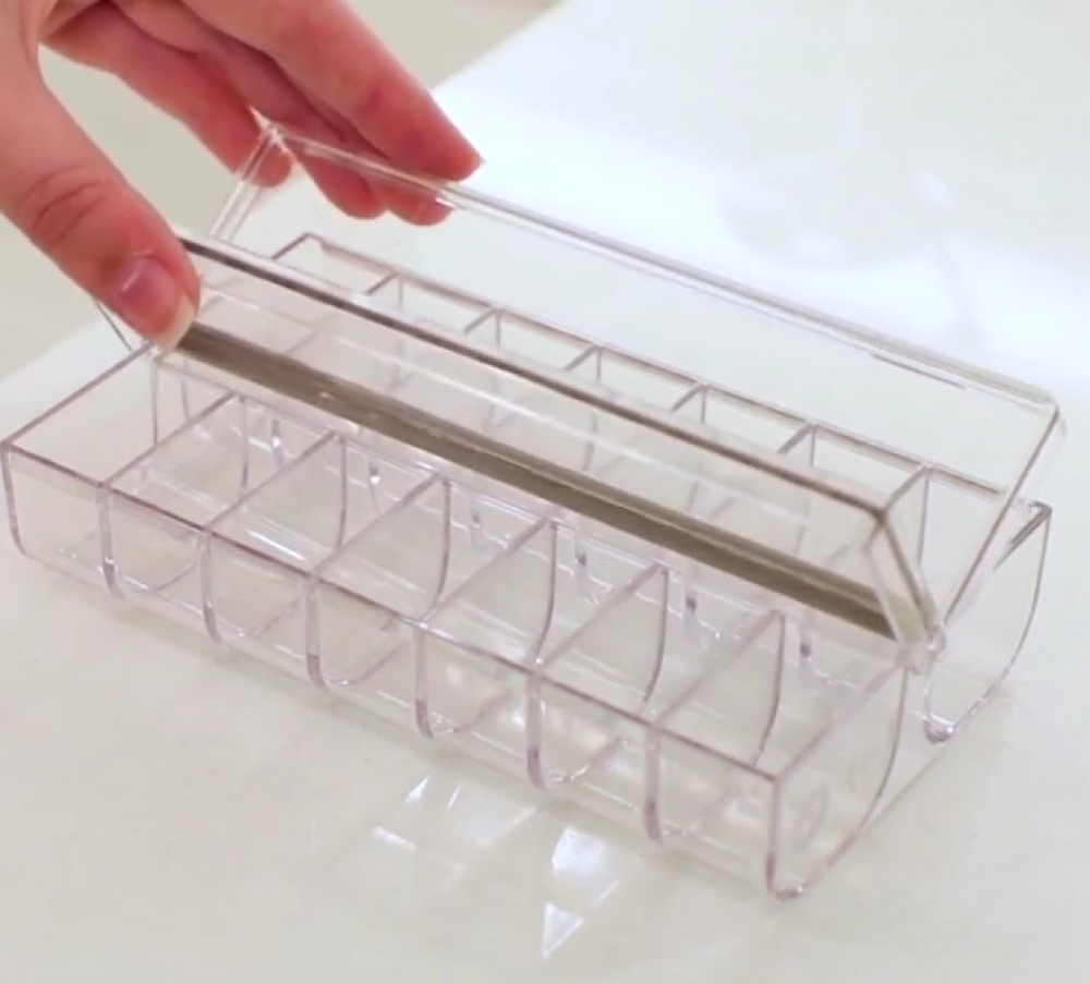 Small box, 4 compartments, THE HOME EDIT PILL ORGANIZER, Transparent in the group Storage / Bathroom storage at SmartaSaker.se (40028)