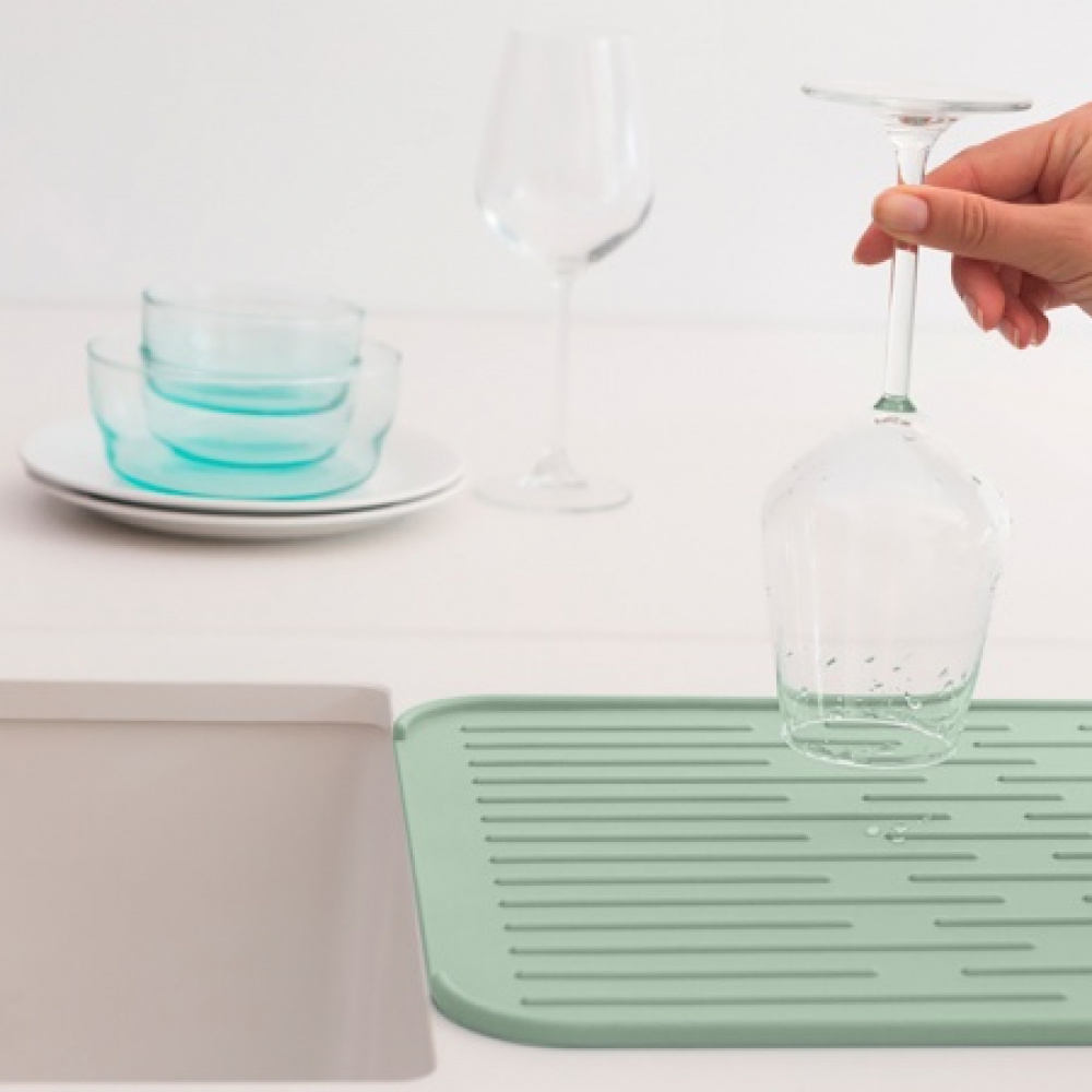 Dish Drying Mat in Silicone, BRABANTIA , 44 x 32,5 cm, Jade Green in the group Storage / Kitchen storage / Dish racks and sink accessories at SmartaSaker.se (40068)