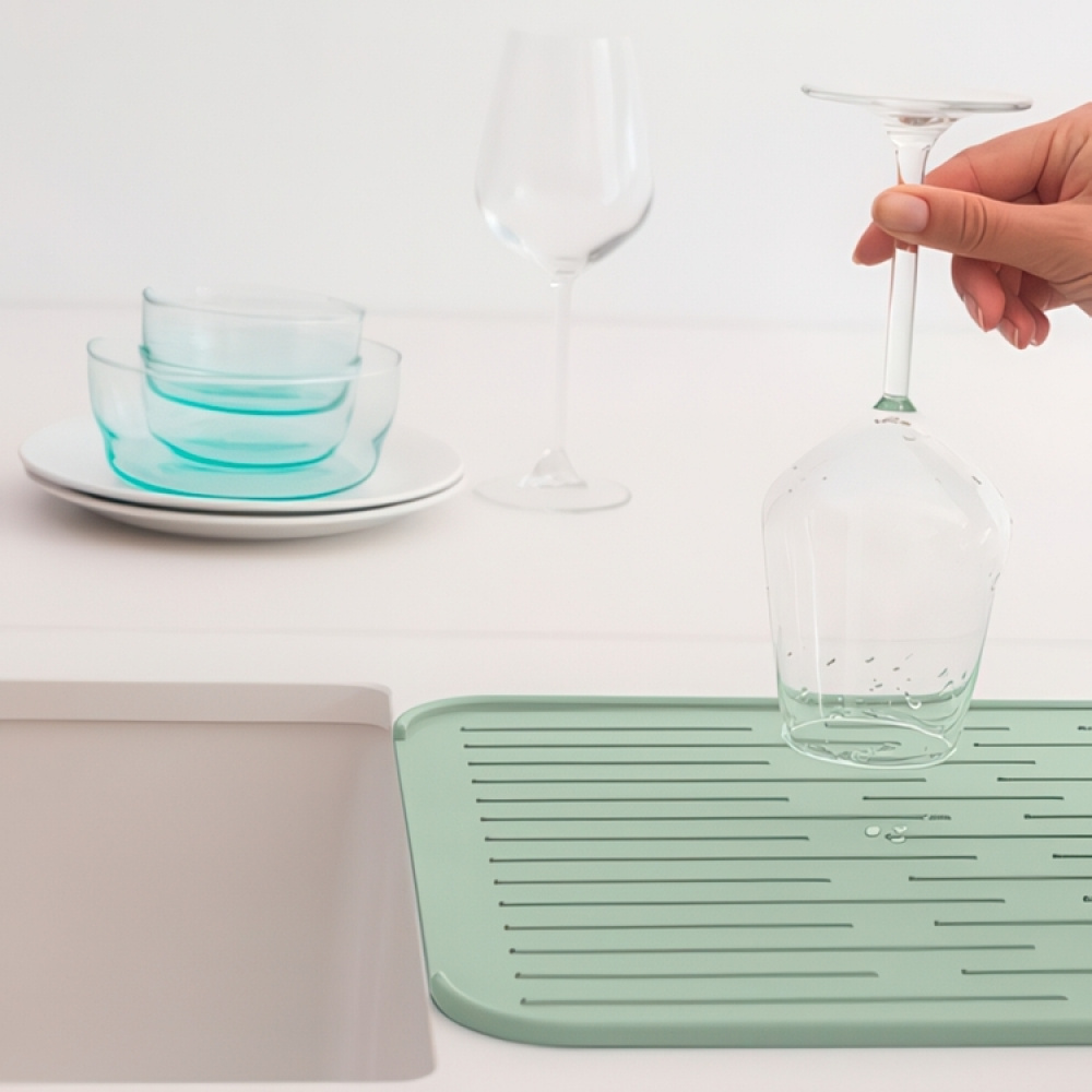 Dish Drying Mat in Silicone, BRABANTIA , 44 x 32,5 cm, Jade Green in the group Storage / Kitchen storage / Dish racks and sink accessories at SmartaSaker.se (40068)
