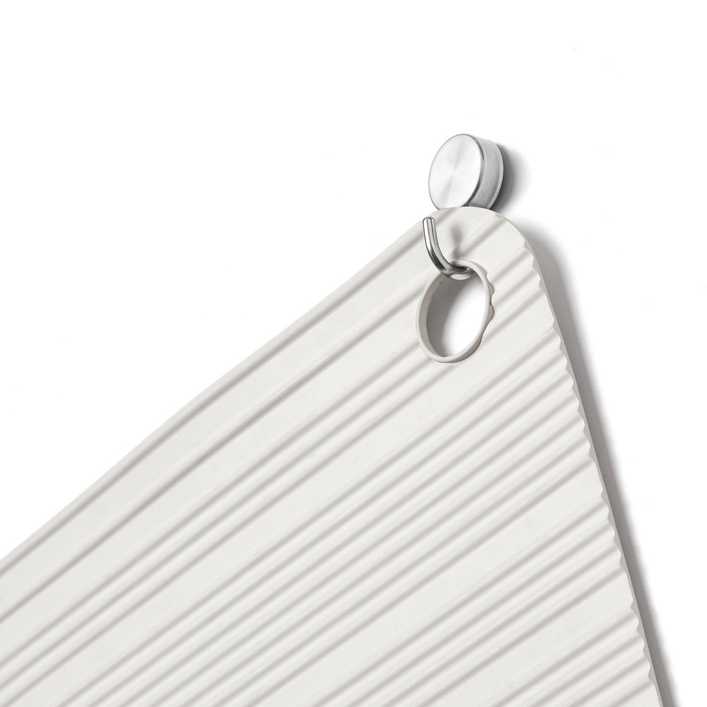 Bath Tub Mat in Natural Rubber, STRIPED BATH MAT, 86 x 33 cm, Light Grey in the group Storage / Bathroom storage at SmartaSaker.se (40077)