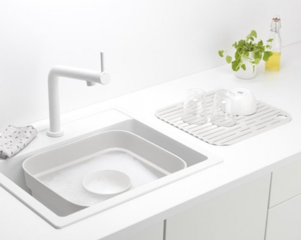 Washing Up Bowl with Drying Tray, BRABANTIA, 34,4 x 37,4 x H 16 cm, Light Grey in the group Storage / Cleaning and waste sorting at SmartaSaker.se (40080)