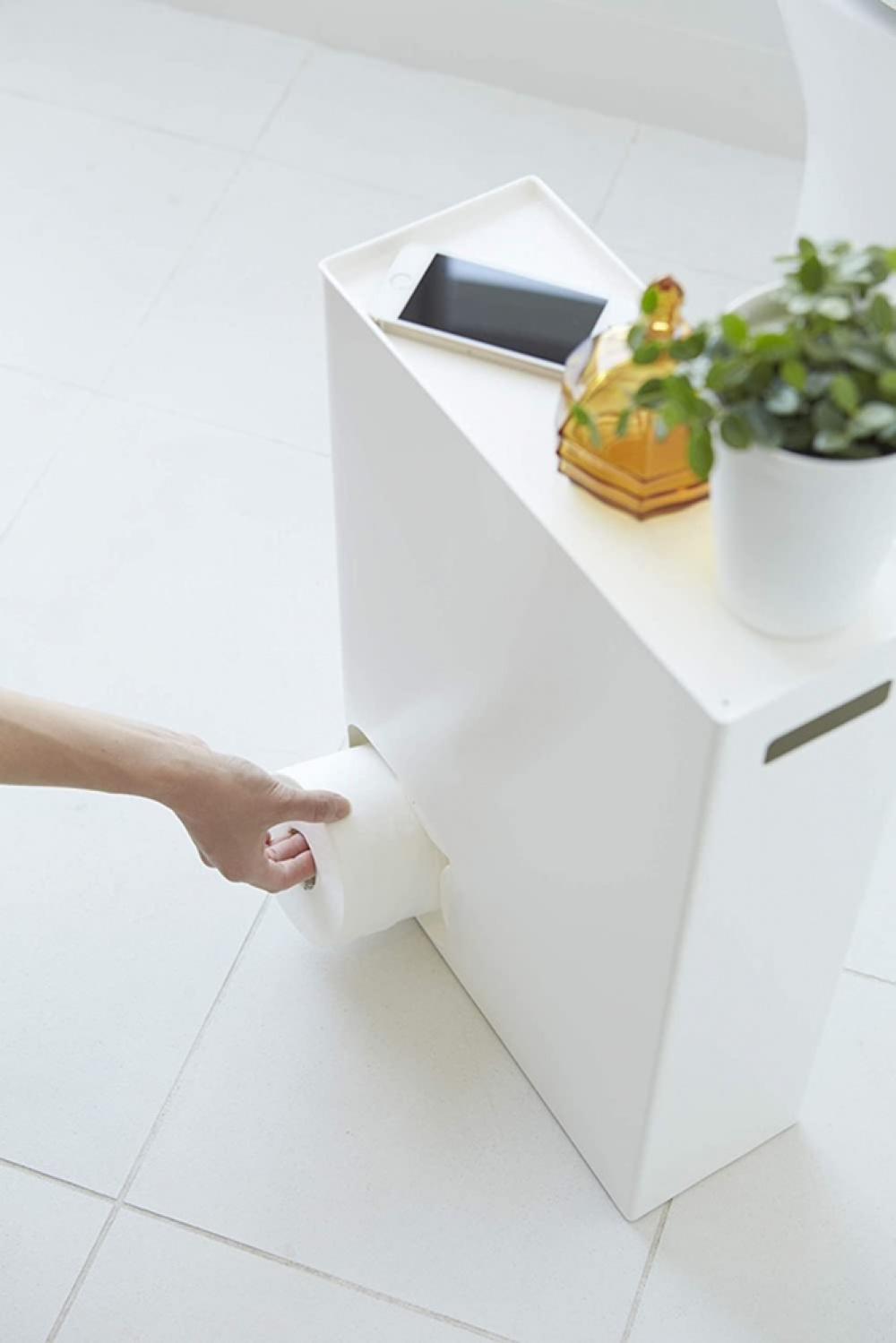Container for toilet paper, PLATE LARGE STOCKER, Yamazaki, White in the group Storage / Bathroom storage at SmartaSaker.se (40087)