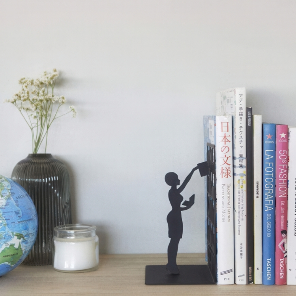 Bookend in metal, THE LIBRARY, 10 x 8,5 x H 17 cm, Black in the group Storage / Office supplies at SmartaSaker.se (40173)