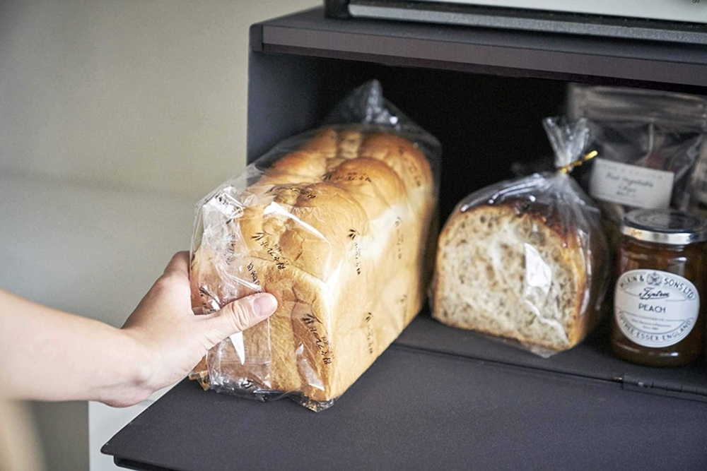 Steel Bread box, TOWER BREAD CASE, 40 x 34,5 x H 24 cm, Yamazaki, Black in the group Storage / Kitchen storage at SmartaSaker.se (40252)