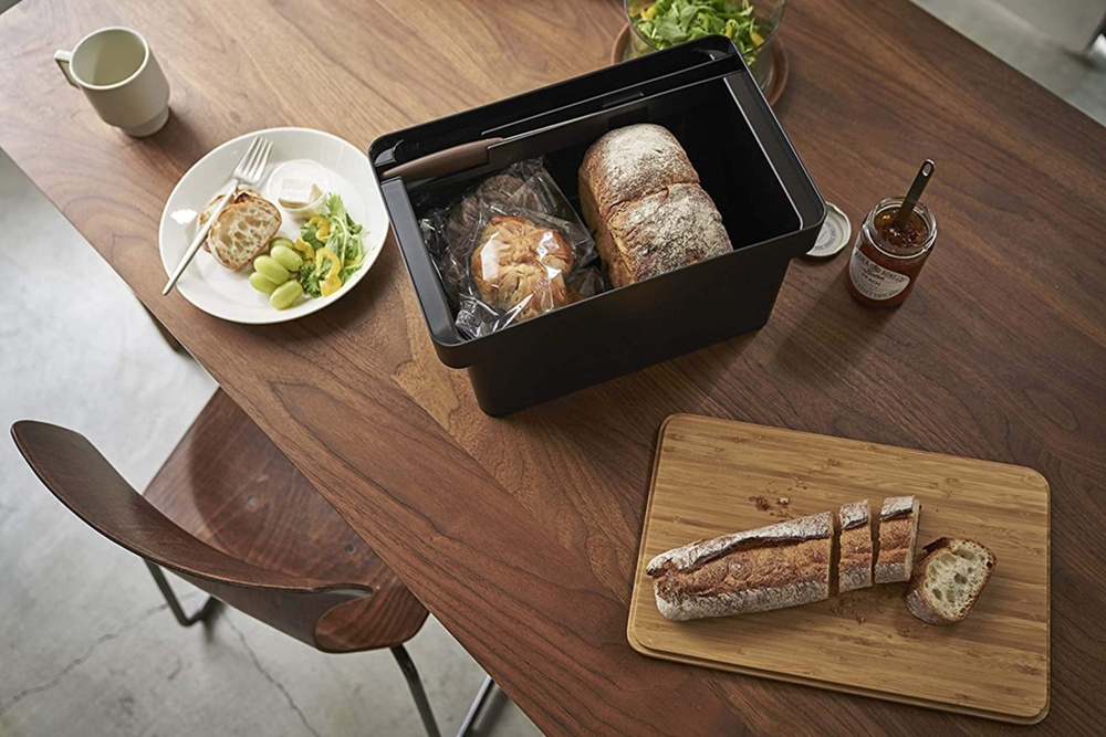 Bread box with cutting board bambo, TOWER BREAD CASE,, Yamazaki, Black in the group Storage / Kitchen storage at SmartaSaker.se (40253)