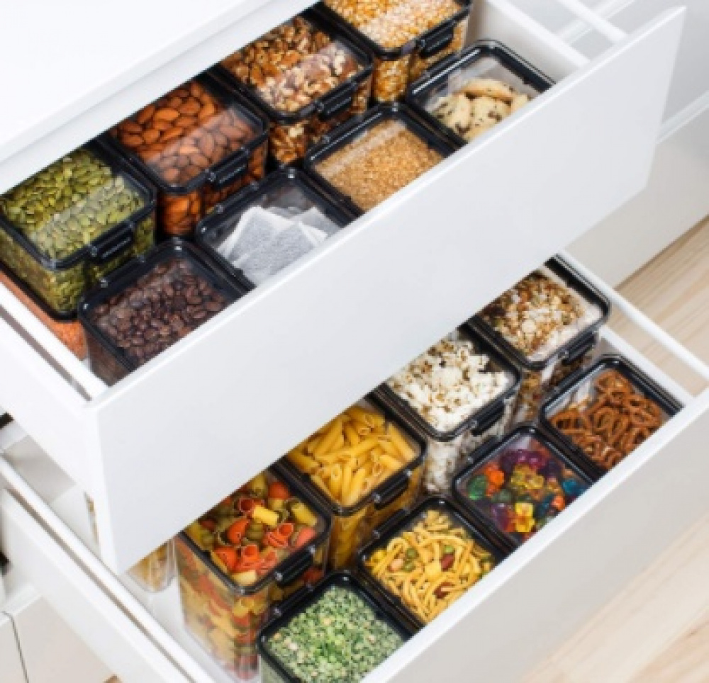 Canister, 1,9 l, TRITAN ULTRA SQUARE, Clear / Black in the group Storage / Kitchen storage / Storage bins and jars at SmartaSaker.se (40320)