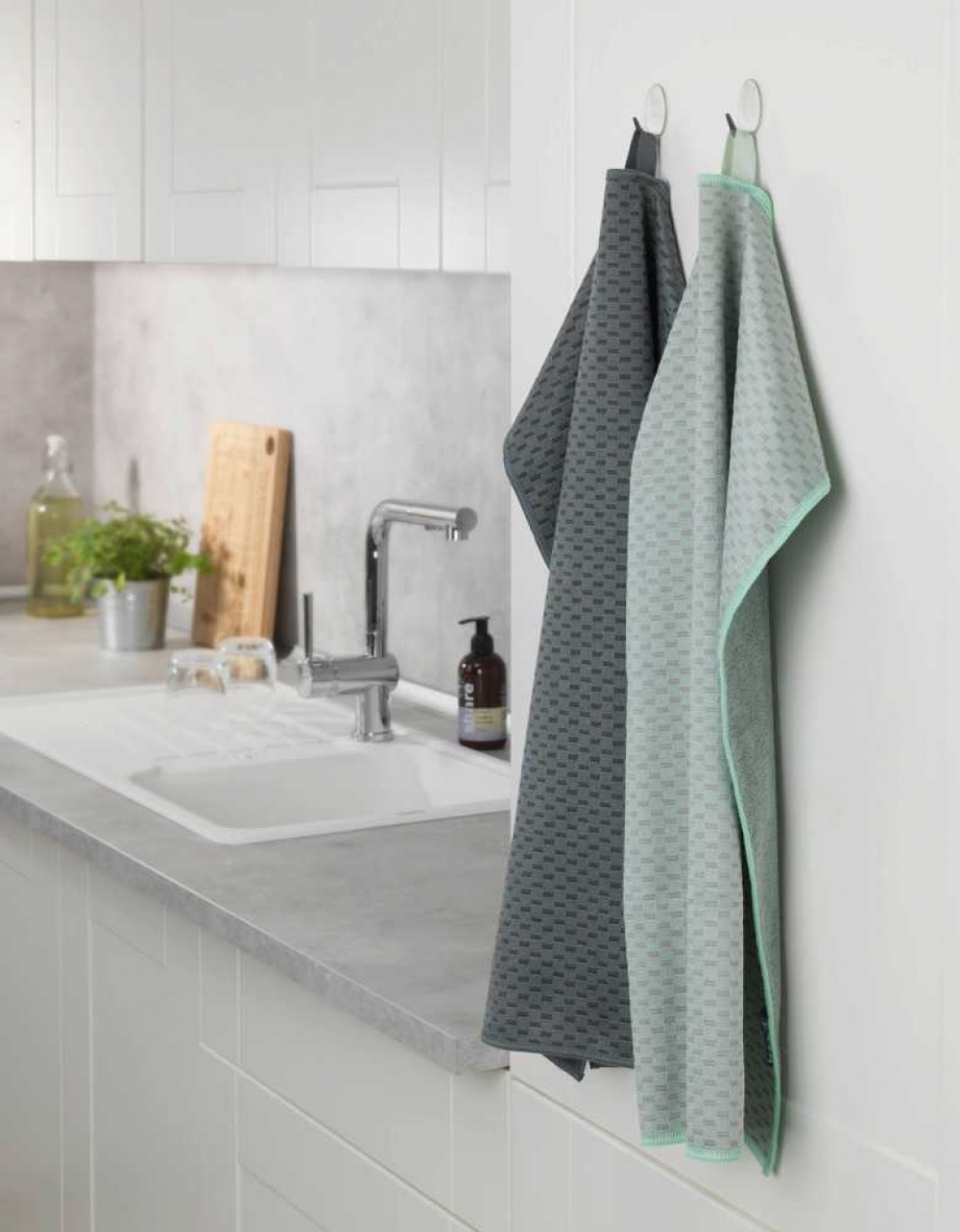Teatowels for glass, Set of 2, MIKO GLASS TOWELS, 40 x H 60 cm, Grey / Turquoise in the group Storage / Cleaning and waste sorting / Cloths and brushes at SmartaSaker.se (40414)
