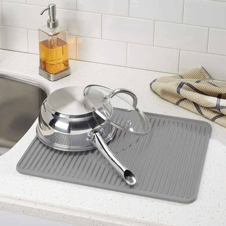 Draining Mat / Trivet, SILICONE , 31,5 x 40,5 cm, Grey in the group Storage / Kitchen storage / Dish racks and sink accessories at SmartaSaker.se (40419)