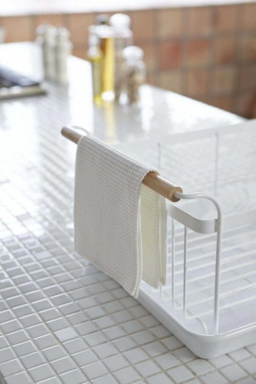 Dish Rack with tray, TOSCA DISH DRAINER, 47 x 33,5 x H 20cm, Yamazaki, White in the group Storage / Kitchen storage / Dish racks and sink accessories at SmartaSaker.se (40444)