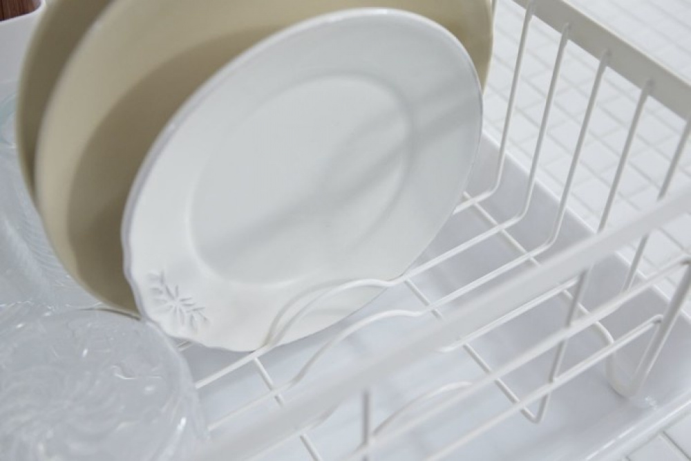 Dish Rack with tray, TOSCA DISH DRAINER, 47 x 33,5 x H 20cm, Yamazaki, White in the group Storage / Kitchen storage / Dish racks and sink accessories at SmartaSaker.se (40444)