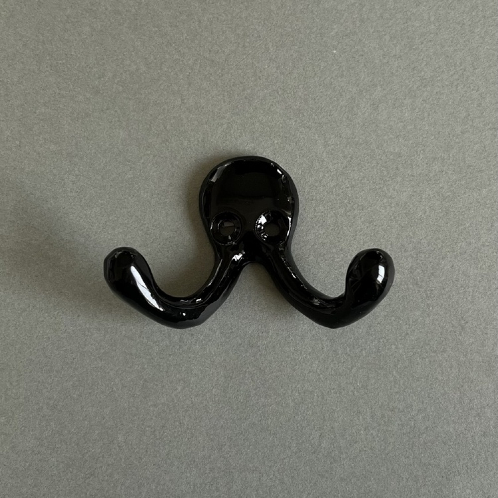 Double hook in metal, EXMEZ, 6,5 cm, Black in the group Storage / Hallway storage / Hooks and hangers at SmartaSaker.se (40492)