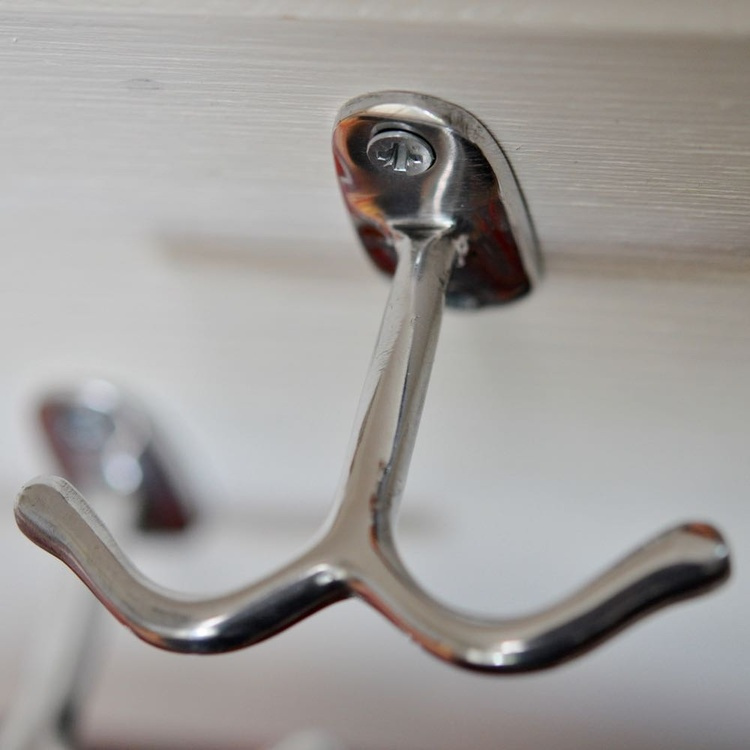 Double hook for hat shelf, CLASSIC, Exmez in the group Storage / Hallway storage / Hooks and hangers at SmartaSaker.se (40498)