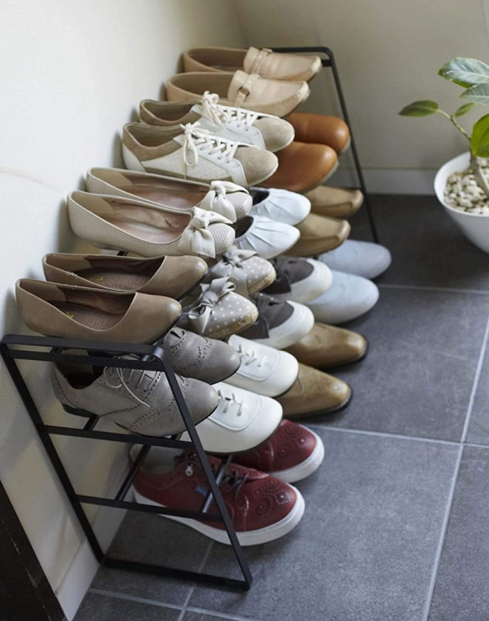 Expandable Shoe Rack in Metal, Stackable, FRAME 3-TIERED, Yamazaki, Black in the group Storage / Hallway storage / Shoe racks at SmartaSaker.se (40563)
