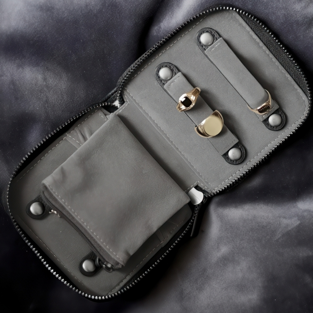 Purse, STACKERS MAN COMPACT JEWELLRY ROLL, 11 x 11 x 2,5 cm in the group Storage / Travel storage / Travel jewelry storage at SmartaSaker.se (40612)