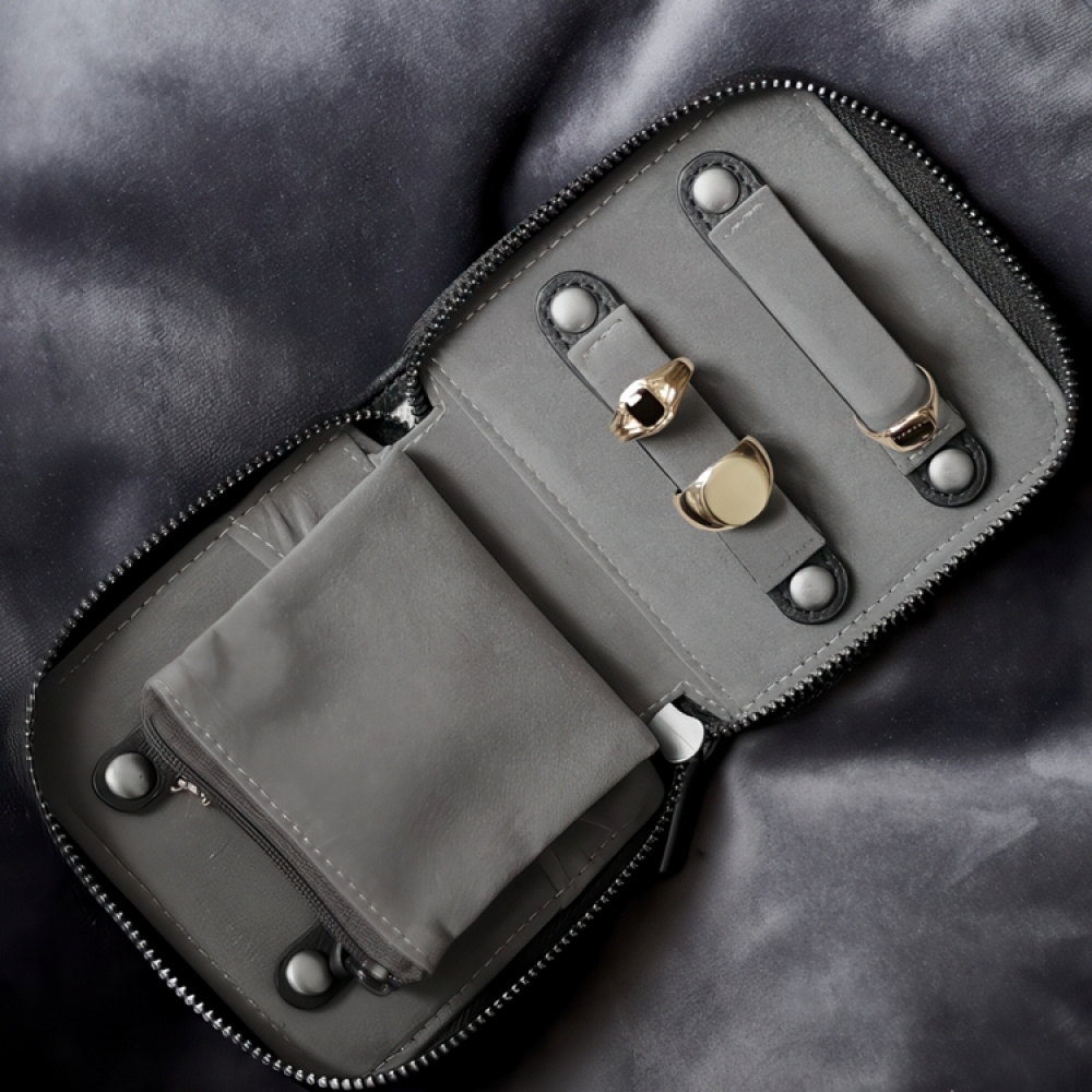 Purse, STACKERS MAN COMPACT JEWELLRY ROLL, 11 x 11 x 2,5 cm in the group Storage / Travel storage / Travel jewelry storage at SmartaSaker.se (40612)
