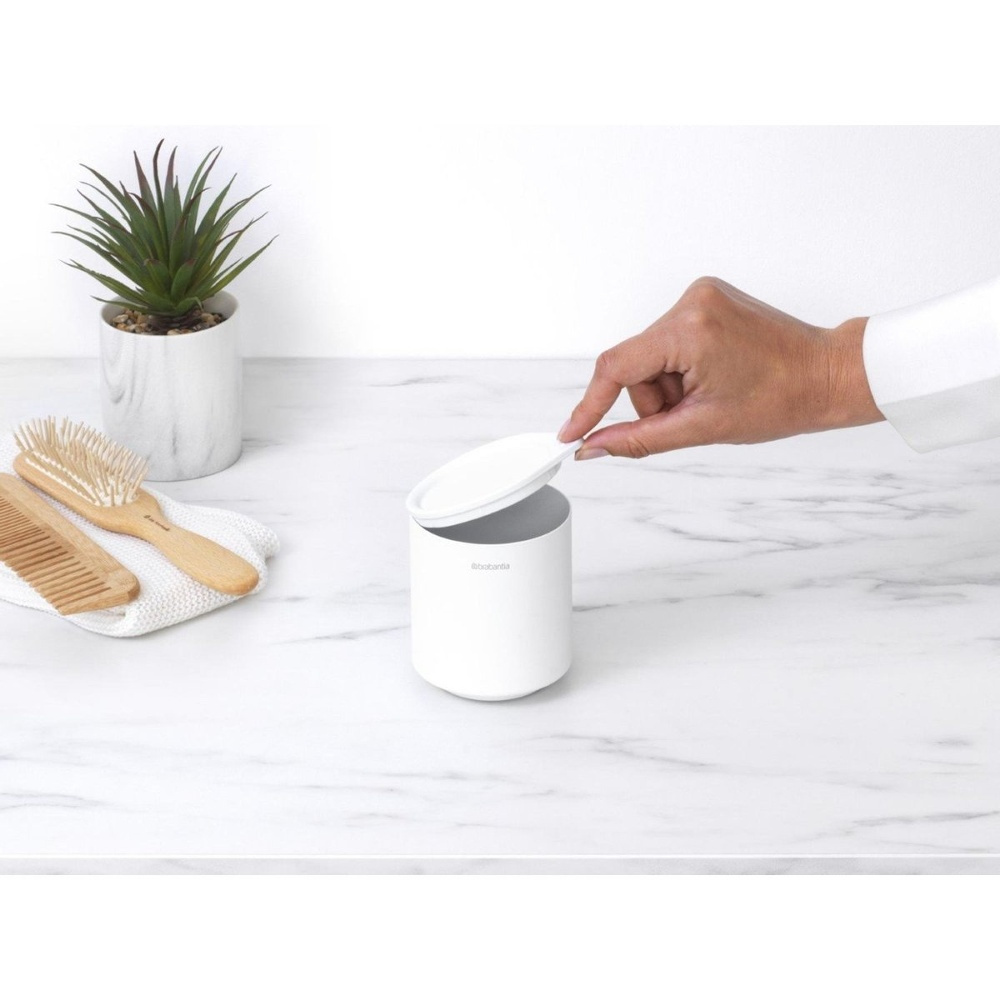 Storage pot in metal, BRABANTIA MINDSET, Ø 8 x H 9,5 cm, White in the group Storage / Bathroom storage / Makeup storage at SmartaSaker.se (40715)