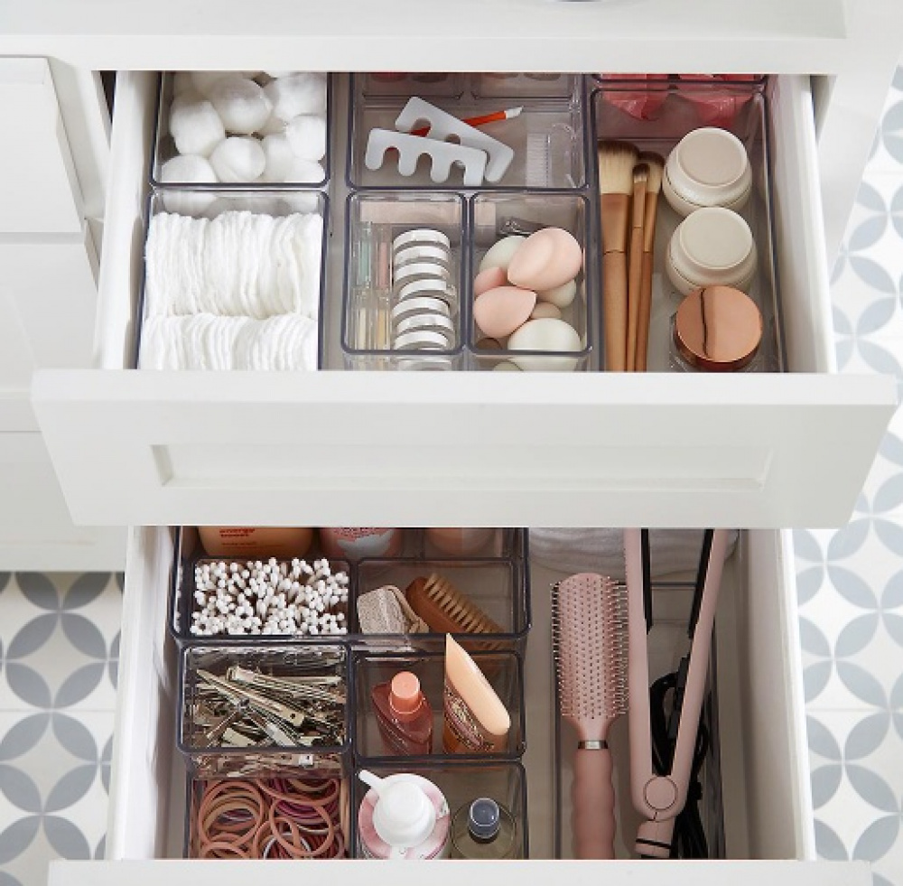 Storage Box, THE HOME EDIT MEDIUM BIN ORGANIZER, 16,5 x 12,1 x H 8,3 cm, Transparent in the group Storage / Storage boxes / Mini organizers at SmartaSaker.se (40720)