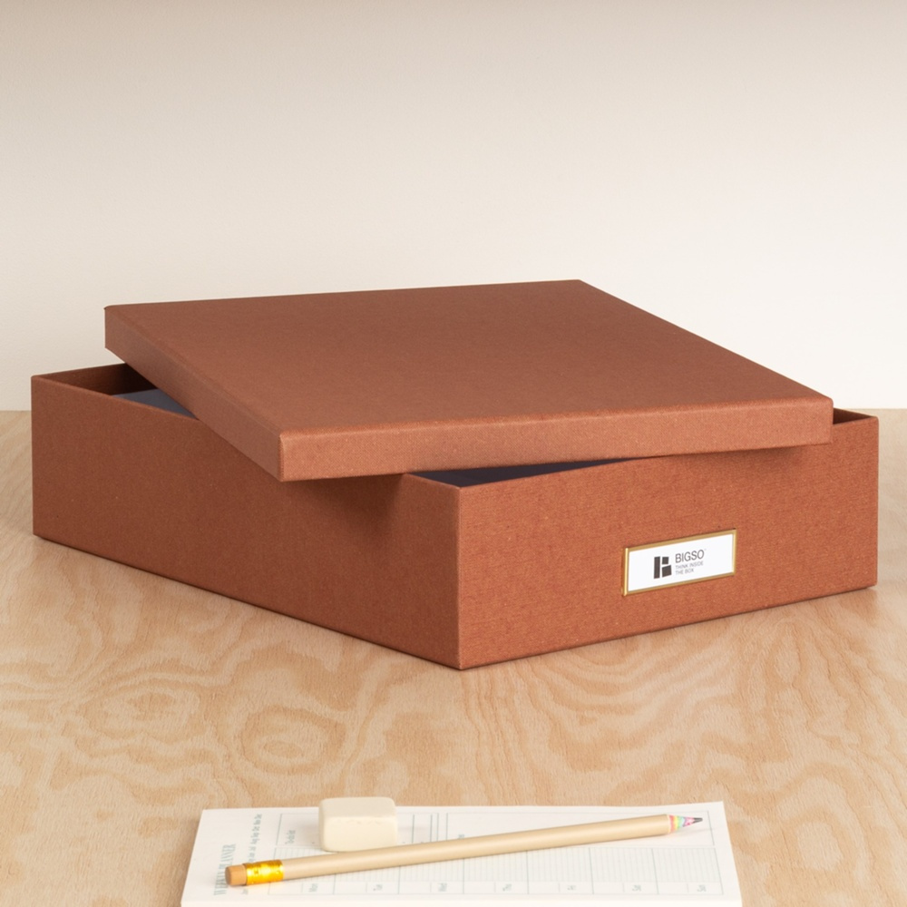 Storage box A4 +, BIGSO OSKAR RESTORE, 35 x 26 x H 8,5 cm, Sienna in the group Storage / Storage boxes / BigSo storage boxes at SmartaSaker.se (40786)