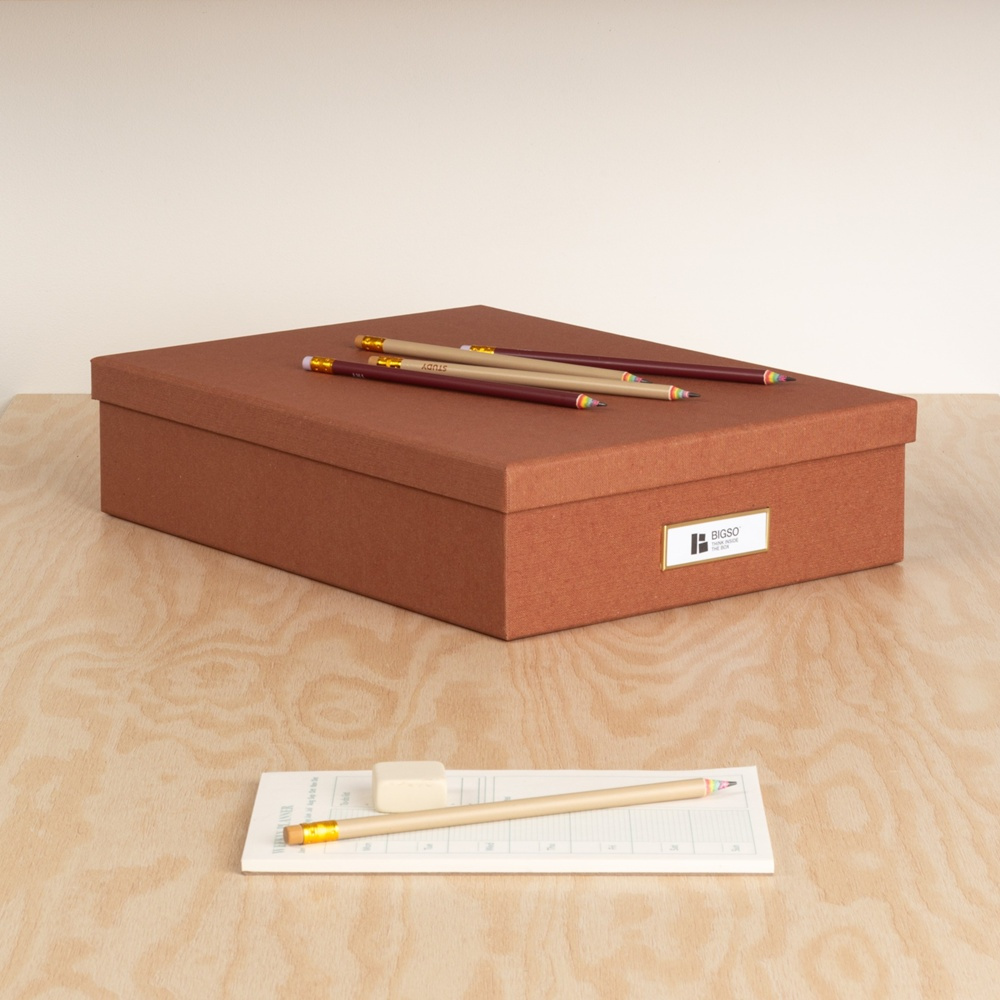 Storage box A4 +, BIGSO OSKAR RESTORE, 35 x 26 x H 8,5 cm, Sienna in the group Storage / Storage boxes / BigSo storage boxes at SmartaSaker.se (40786)