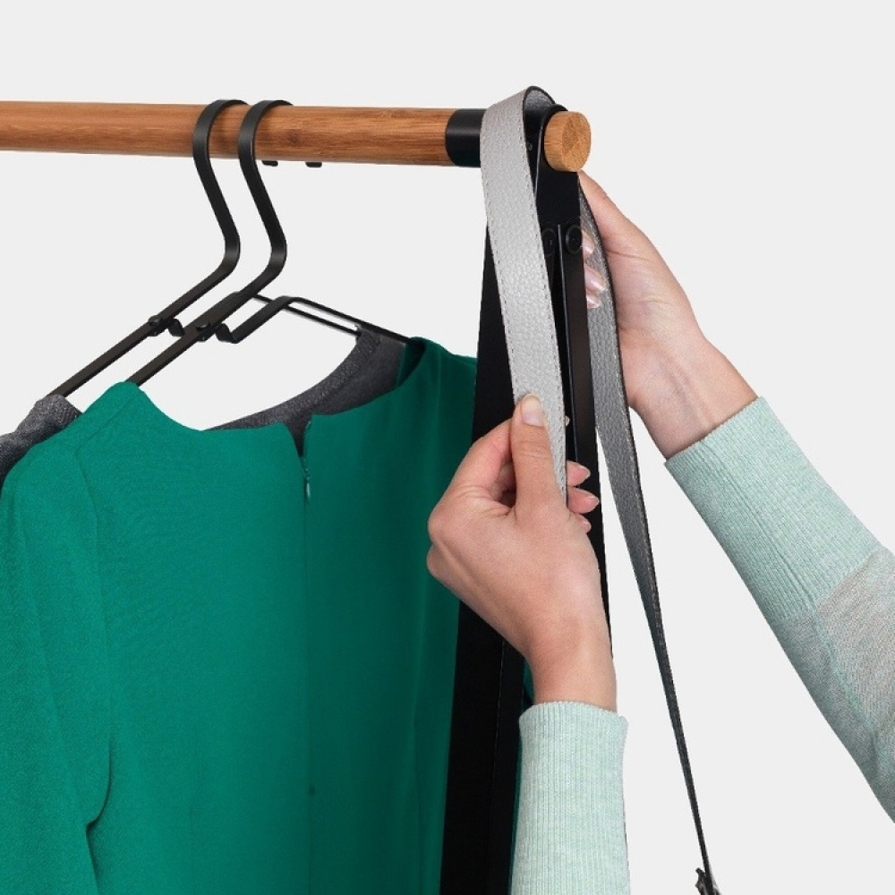 Aluminium Hangers, Set of 4, BRABANTIA NO STRETCH, 42 cm in the group Storage / Wardrobe storage / Hangers and hooks at SmartaSaker.se (40905)