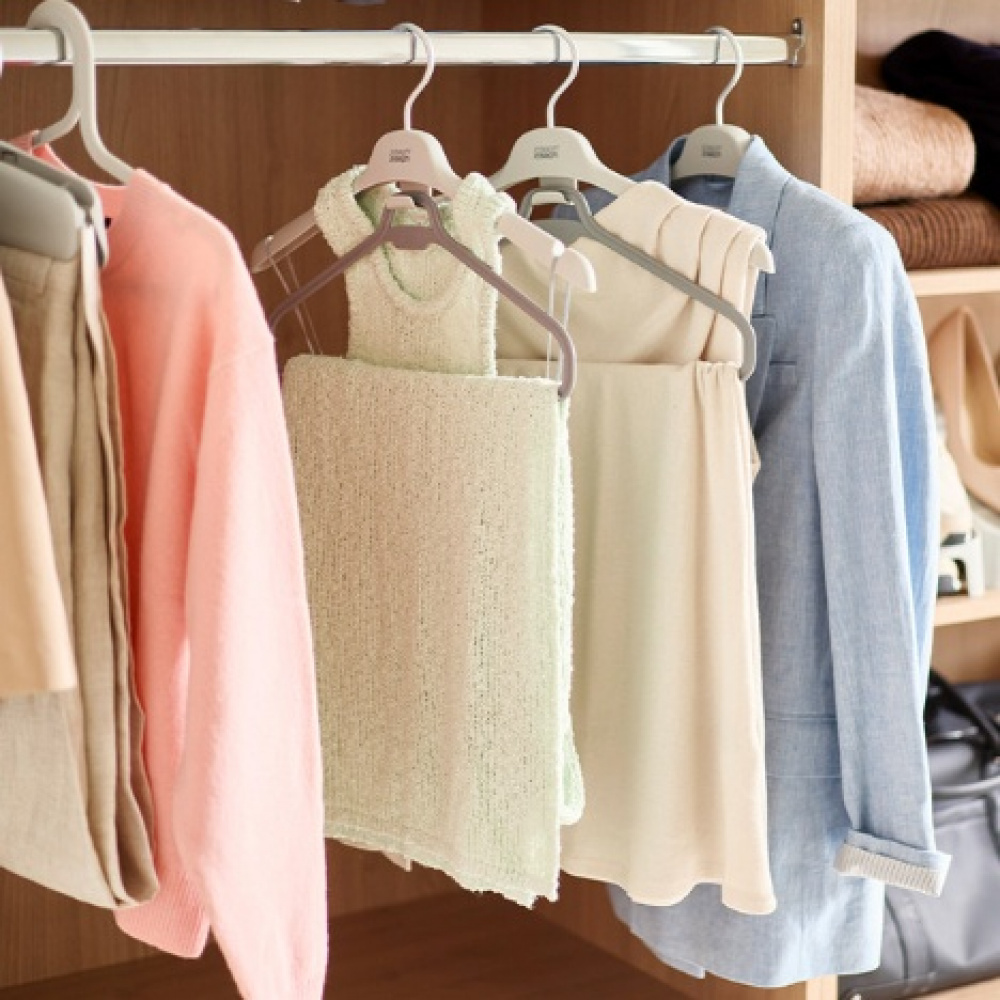 Hangers, Set of 2, ORDERLY LONG GARMENT, Joseph Joseph, 42,5 cm, Ecru in the group Storage / Wardrobe storage / Hangers and hooks at SmartaSaker.se (40913)