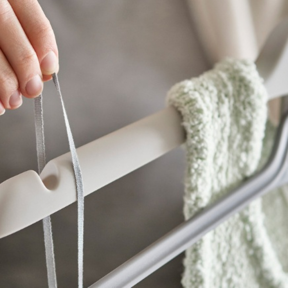 Hangers, Set of 2, ORDERLY LONG GARMENT, Joseph Joseph, 42,5 cm, Ecru in the group Storage / Wardrobe storage / Hangers and hooks at SmartaSaker.se (40913)