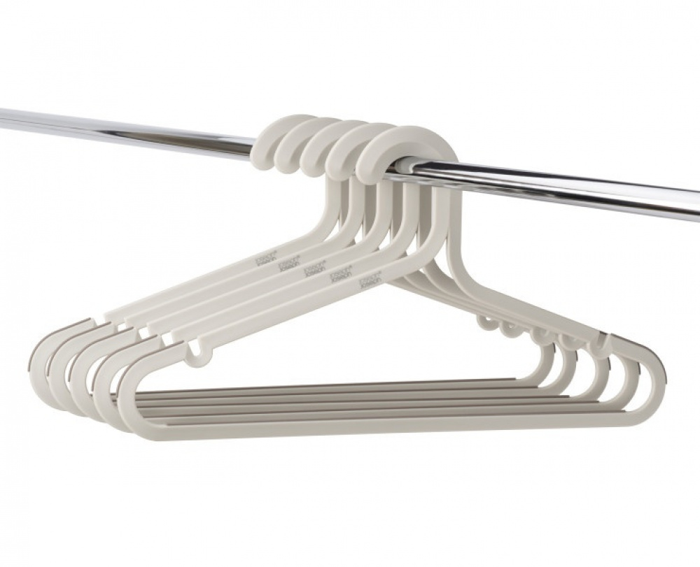 Hangers, Anti slip, Set of 5, ORDERLY ANTI-TANGLE, Joseph Joseph, 41,5 cm, Ecru in the group Storage / Wardrobe storage / Hangers and hooks at SmartaSaker.se (40916)