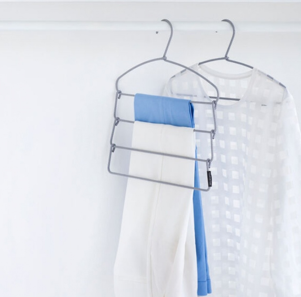 Hanger for pants, 4 Tier, SPACE-SAVER, 41,5 x H 42,5 cm, Black / White in the group Storage / Wardrobe storage / Hangers and hooks at SmartaSaker.se (40926)