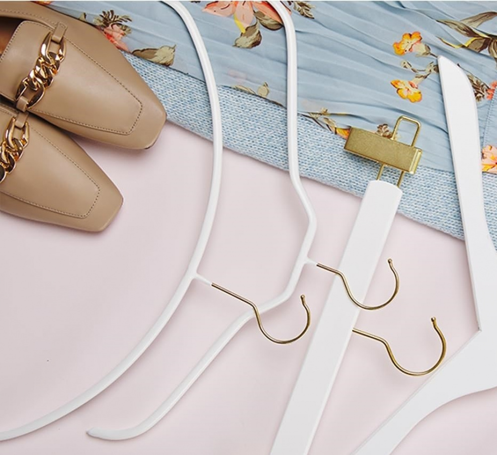 Hanger for Sweaters and T-shirts. MAWA LIGHT OBERTEILBÜGEL, 40 cm, White / Gold in the group Storage / Wardrobe storage / Hangers and hooks at SmartaSaker.se (40953)