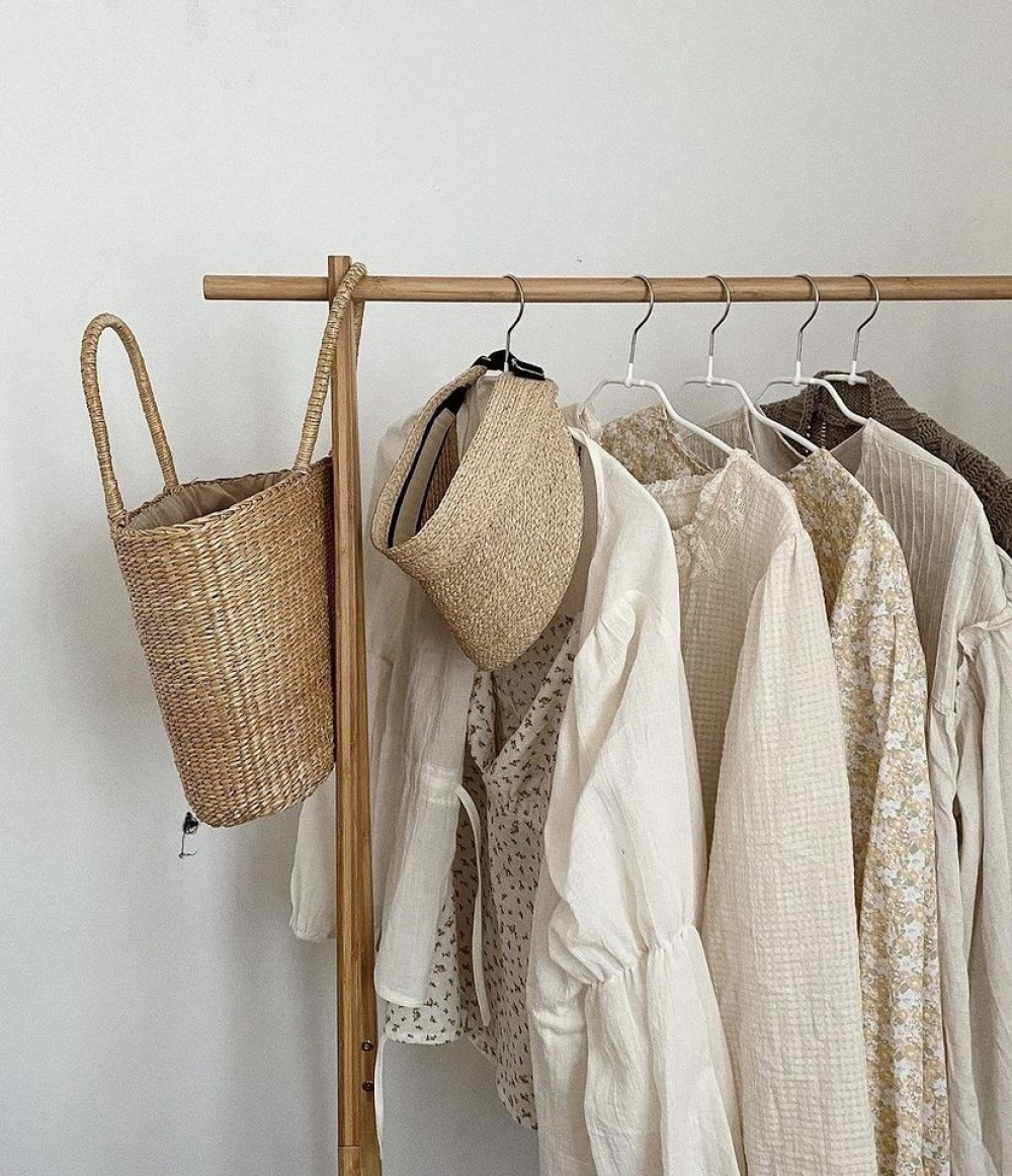 Hanger, Extra thin, Anti-Slip, MAWA SILHOUETTE LIGHT, 42 cm, White / Gold in the group Storage / Wardrobe storage / Hangers and hooks at SmartaSaker.se (40981)