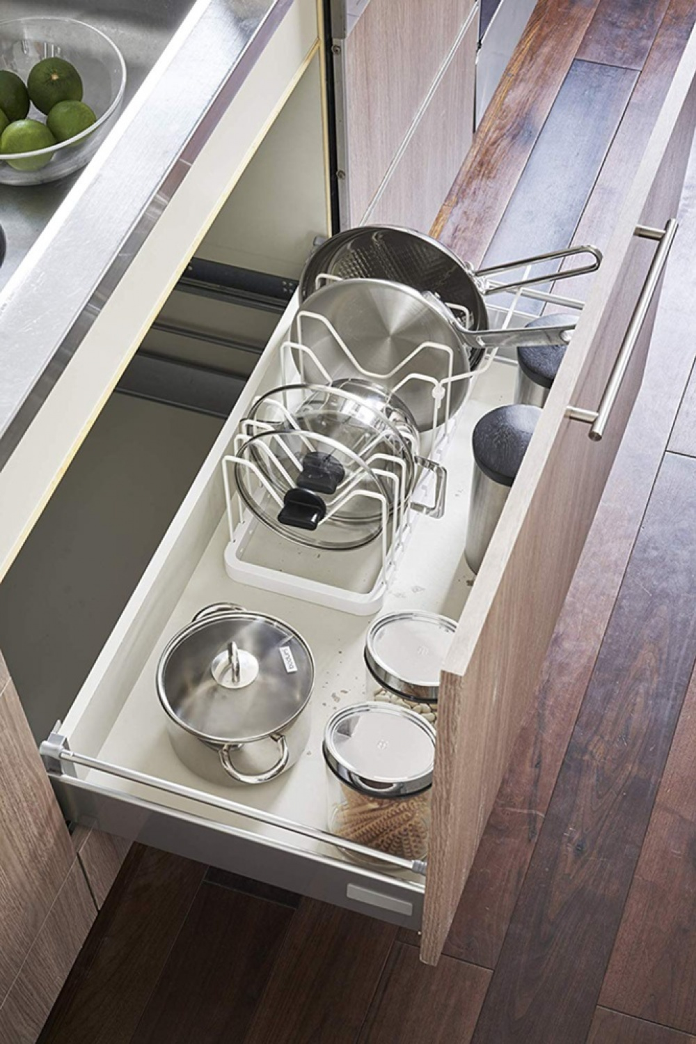 Lids & Pans organizer, Adjustable 45 - 82 cm, TOWER, Yamazaki, white in the group Storage / Kitchen storage / Kitchen cabinet organizers at SmartaSaker.se (41047)