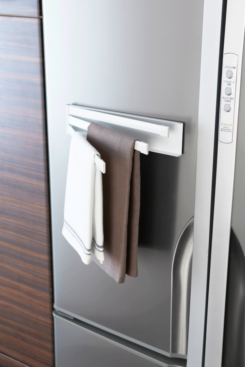Magnetic Hanger in metal, TOWER TEA-TOWEL HOLDER, Yamazaki, White in the group Storage / Bathroom storage at SmartaSaker.se (41059)