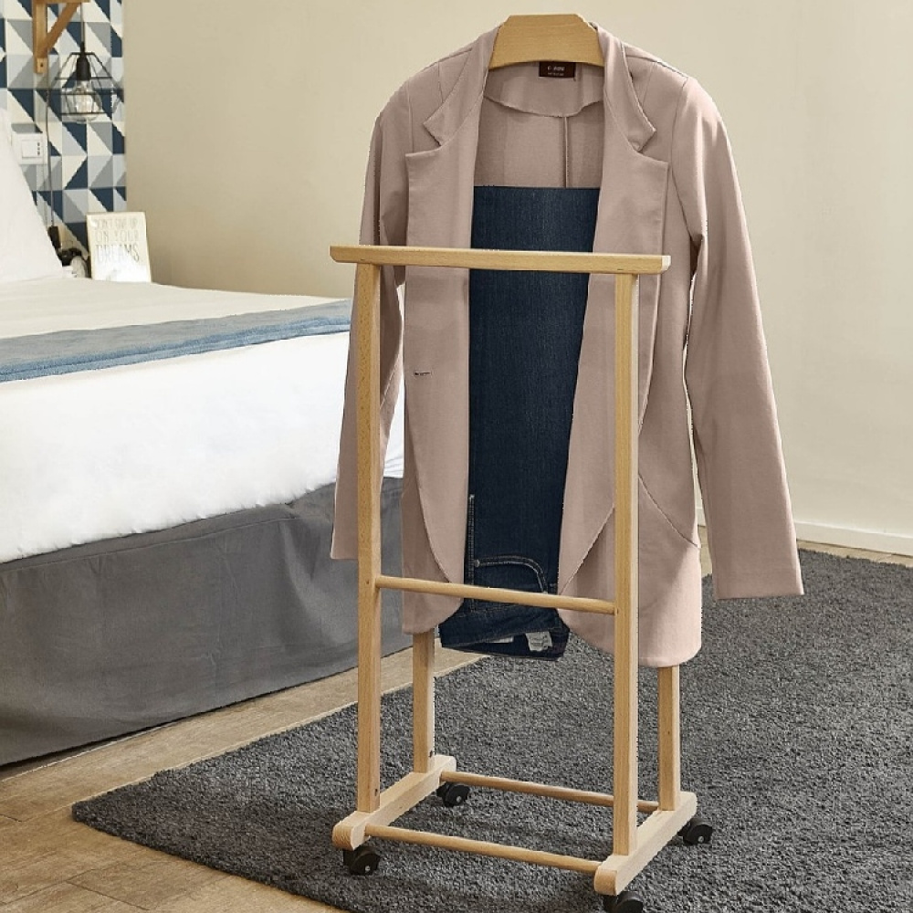 Clothes rack in wood, with wheels, VALET STAND in the group Storage / Bedroom storage / Clothes racks at SmartaSaker.se (41075)