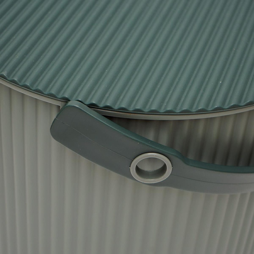 Bucket / basket with lid, MEDIUM OMNIOUTIL, 10 L, Baked Green in the group Storage / Storage room and garage / Baskets and buckets at SmartaSaker.se (41081)