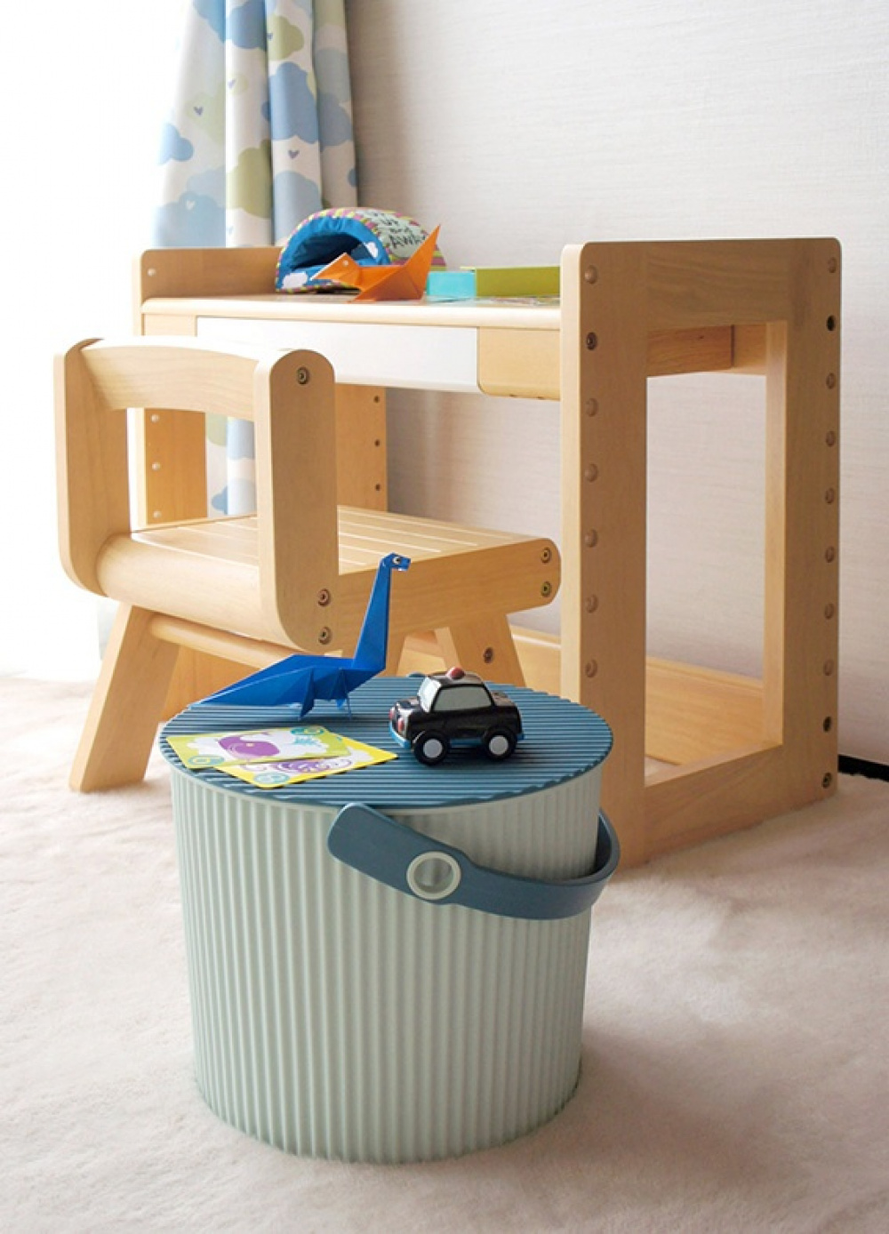 Bucket / basket with lid, MEDIUM OMNIOUTIL, 10 L, Light Blue in the group Storage / Storage room and garage / Baskets and buckets at SmartaSaker.se (41089)