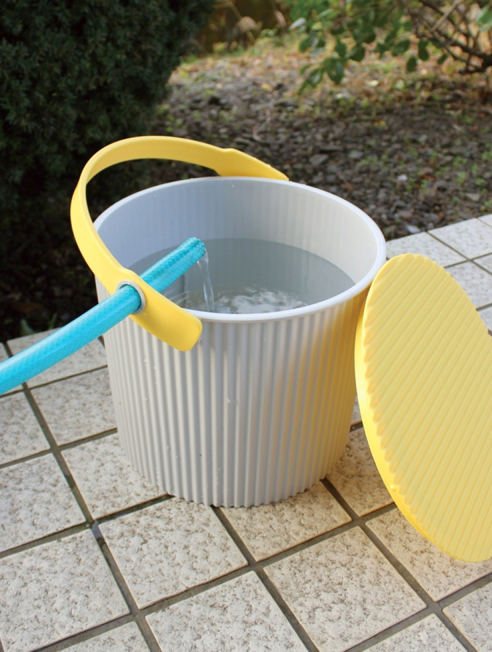 Bucket / basket with lid, MEDIUM OMNIOUTIL, 10 L, Grey / yellow in the group Storage / Storage room and garage / Baskets and buckets at SmartaSaker.se (41102)