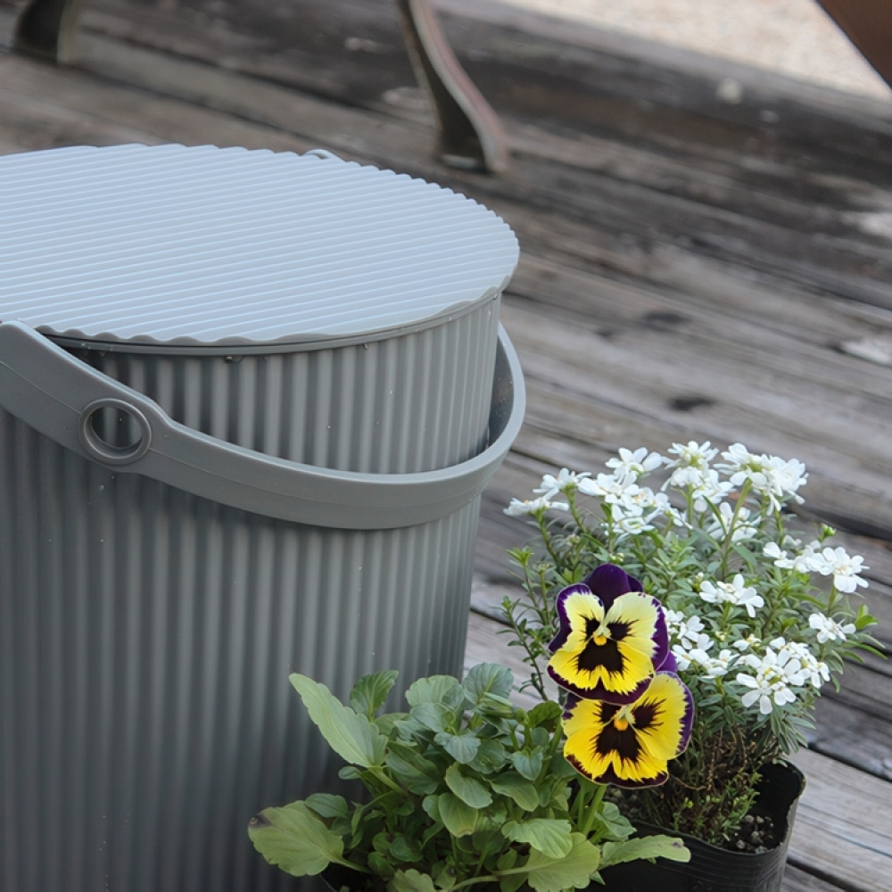 Bucket / basket with lid, MEDIUM OMNIOUTIL, 10 L, Dark grey in the group Storage / Storage room and garage / Baskets and buckets at SmartaSaker.se (41109)