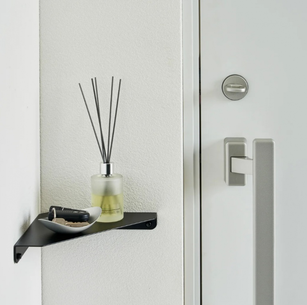 Shelf in metal, TOWER CORNER SHELF, Yamazaki, Black in the group Storage / Bedroom storage at SmartaSaker.se (41183)
