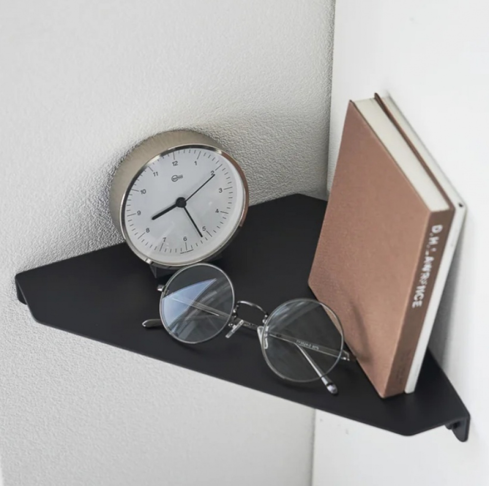 Shelf in metal, TOWER CORNER SHELF, Yamazaki, Black in the group Storage / Bedroom storage at SmartaSaker.se (41183)