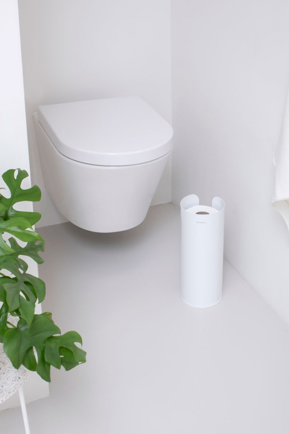 Holder for toilet paper, Metal, RENEW, Ø 13 x H 32 cm, White in the group Storage / Bathroom storage at SmartaSaker.se (41226)