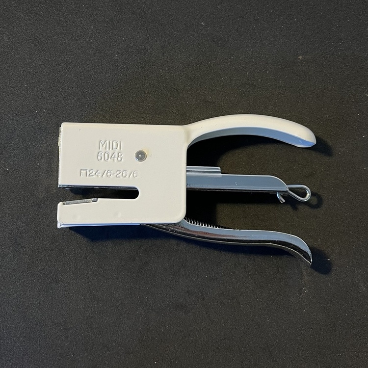 Hand Stapler in metal, INDEX MIDI, White in the group Storage / Office supplies at SmartaSaker.se (41248)