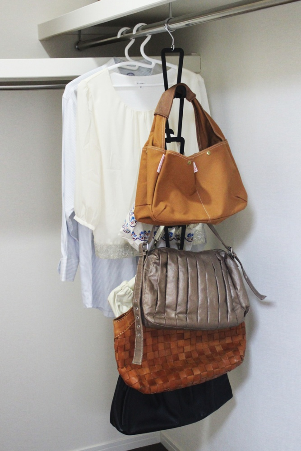 Hanging storage for bags, JOINT BAG HANGER CHAIN, Yamazaki, Black in the group Storage / Wardrobe storage / Bag storage at SmartaSaker.se (41265)