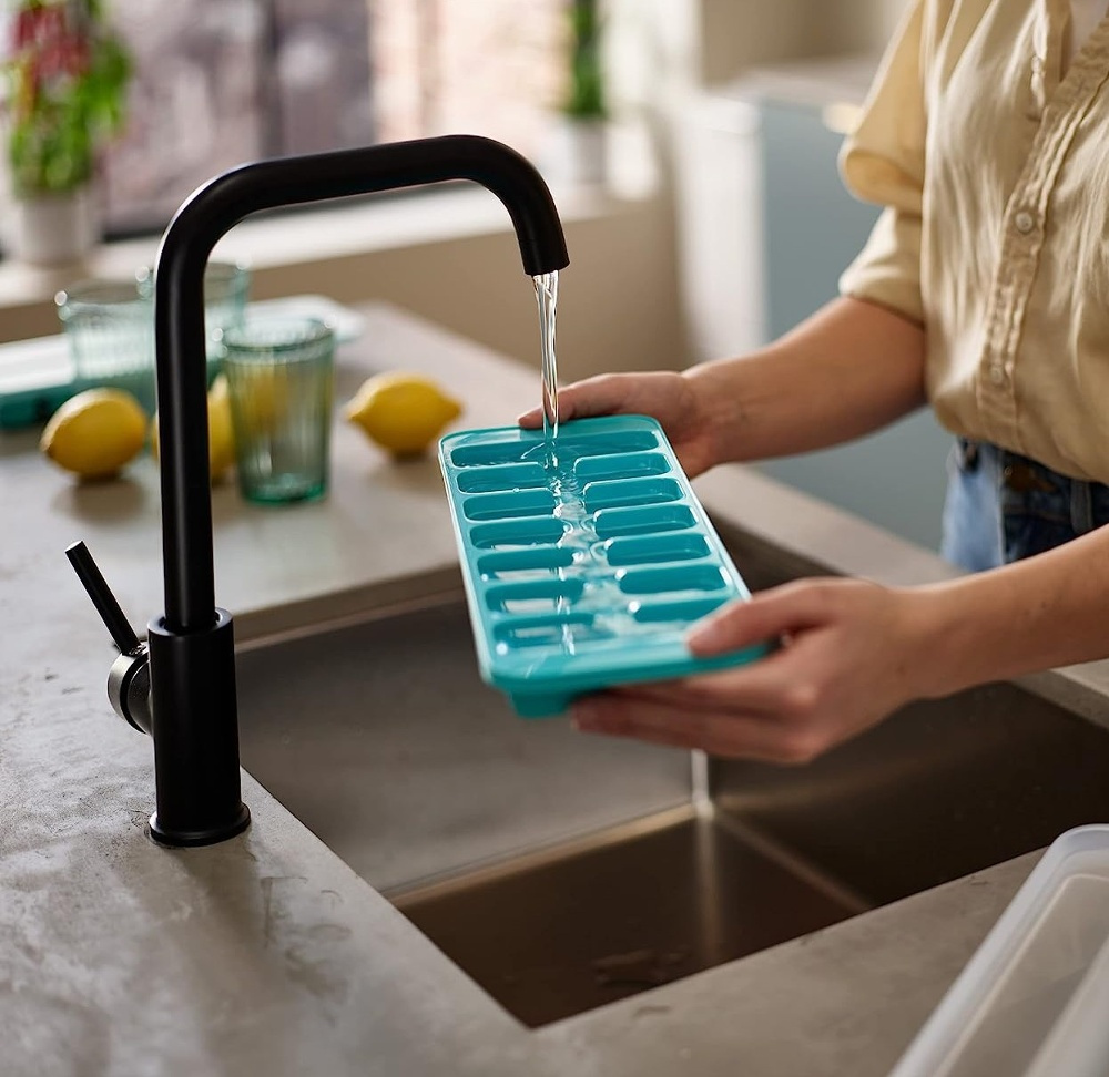 Stackable ice tray with lid, 14 cubes, FLOW EASY-FILL, Joseph Joseph, Turquoise in the group Storage / Kitchen storage at SmartaSaker.se (41331)