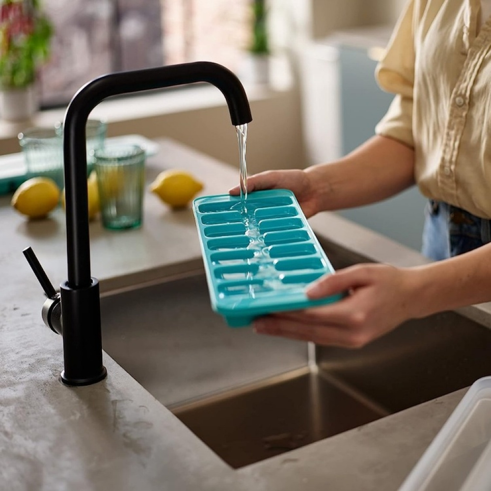 Stackable ice tray with lid, 14 cubes, FLOW EASY-FILL, Joseph Joseph, Turquoise in the group Storage / Kitchen storage at SmartaSaker.se (41331)