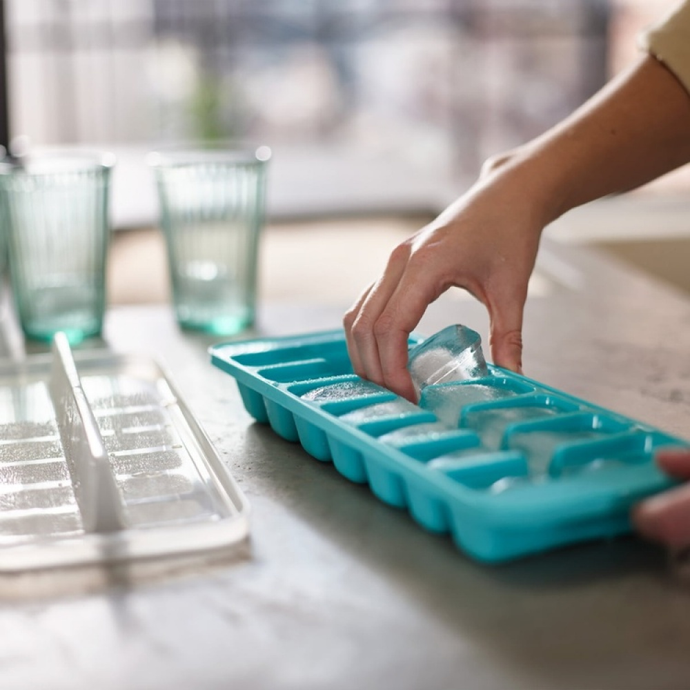 Stackable ice tray with lid, 14 cubes, FLOW EASY-FILL, Joseph Joseph, Turquoise in the group Storage / Kitchen storage at SmartaSaker.se (41331)