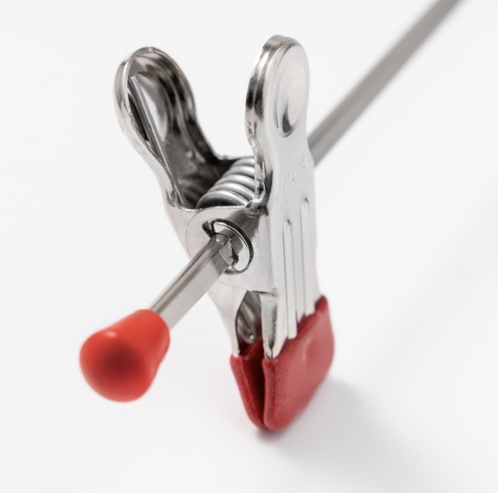 Classic Hanger for skirts, Metal, MAWA KLAMMERN CLIP, 30 cm, Silver / Red in the group Storage / Wardrobe storage / Hangers and hooks / Metal hangers at SmartaSaker.se (41358-silver-rd)