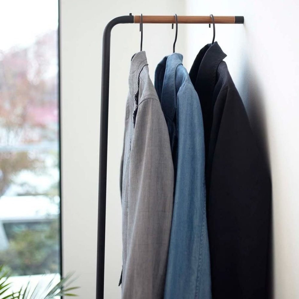 Clothes rack in metal, TOWER SLIM LEANING HANGER, Yamazaki in the group Storage / Bedroom storage / Clothes racks at SmartaSaker.se (41381)