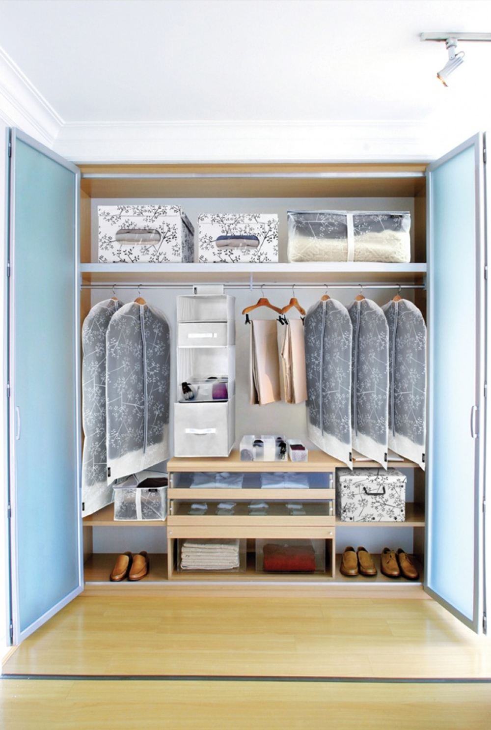 Dress cover / Garment bag, Short, WHITE LEAF, 60 x H 100 cm, White in the group Storage / Wardrobe storage / Garment covers at SmartaSaker.se (41433)